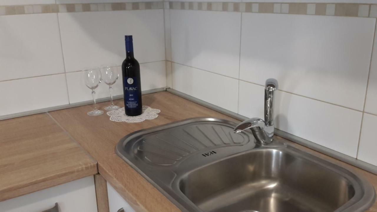 Renato Apartment Basanija Luaran gambar